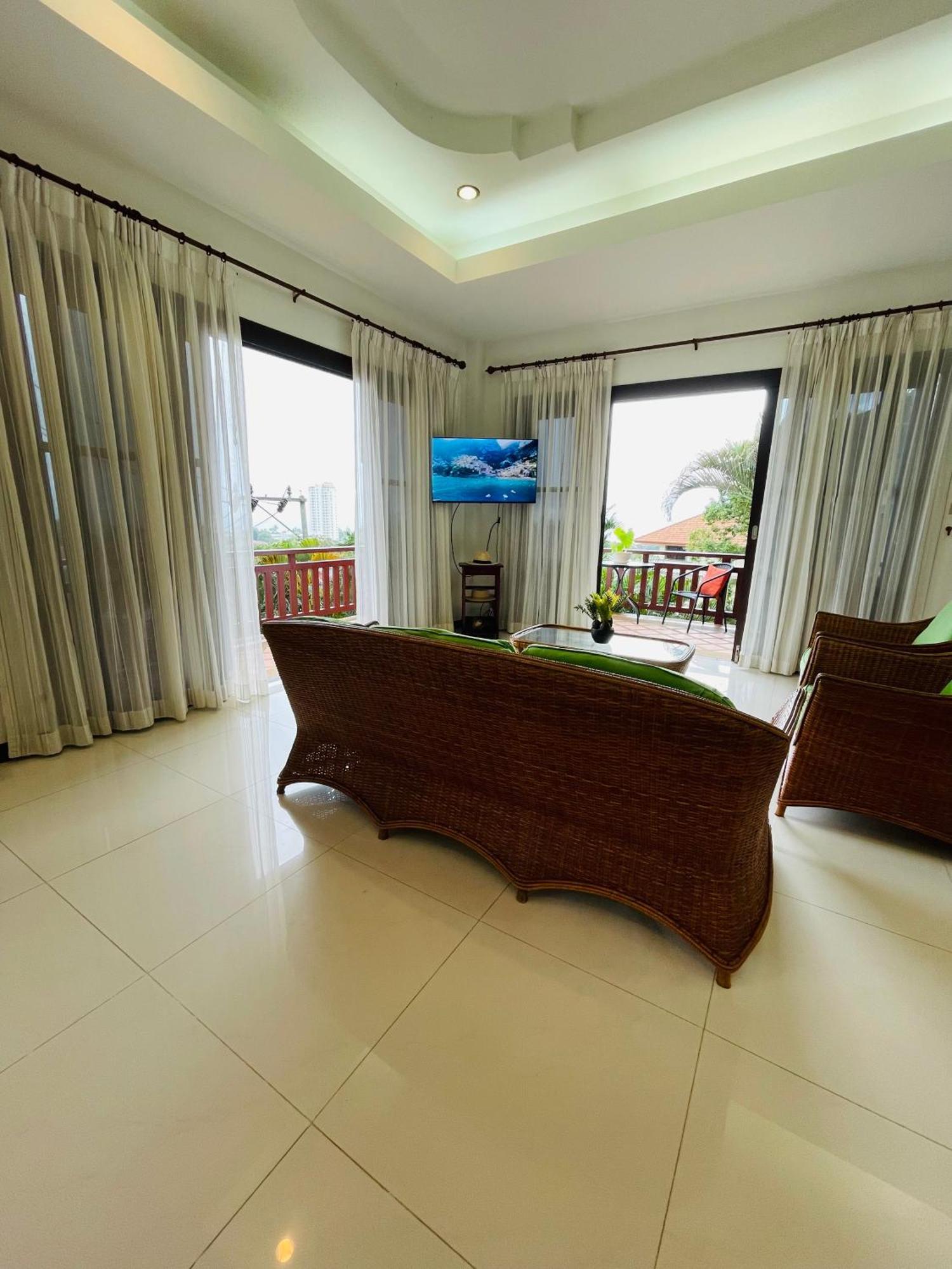 Cozy Villa Karon
