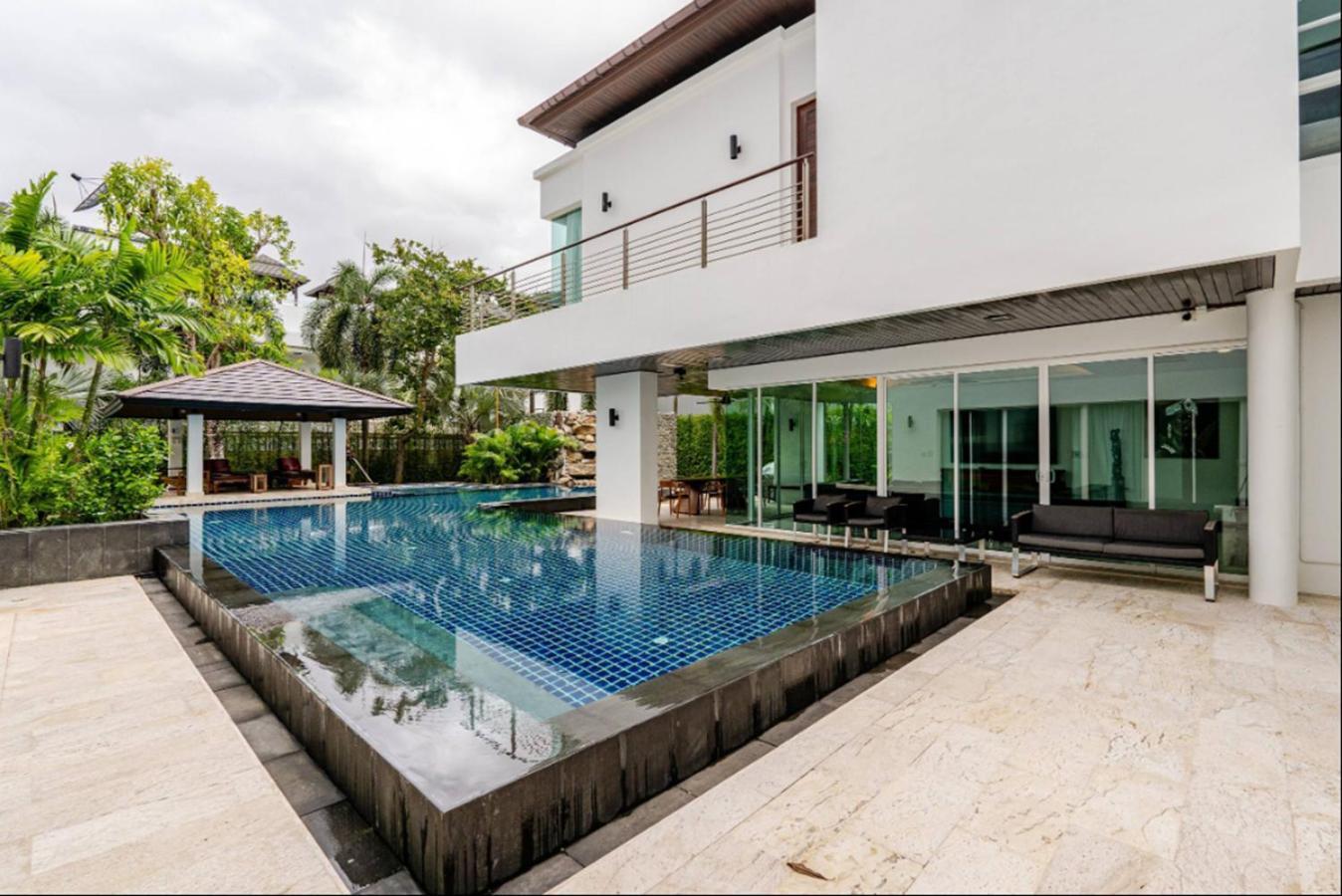 Kyerra 88-16 An Exquisite Mansion With Eclectic Interiors Villa *