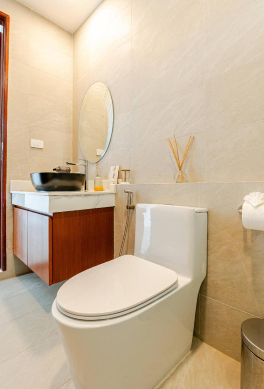 Villa Kyerra 88-16 An Exquisite Mansion With Eclectic Interiors