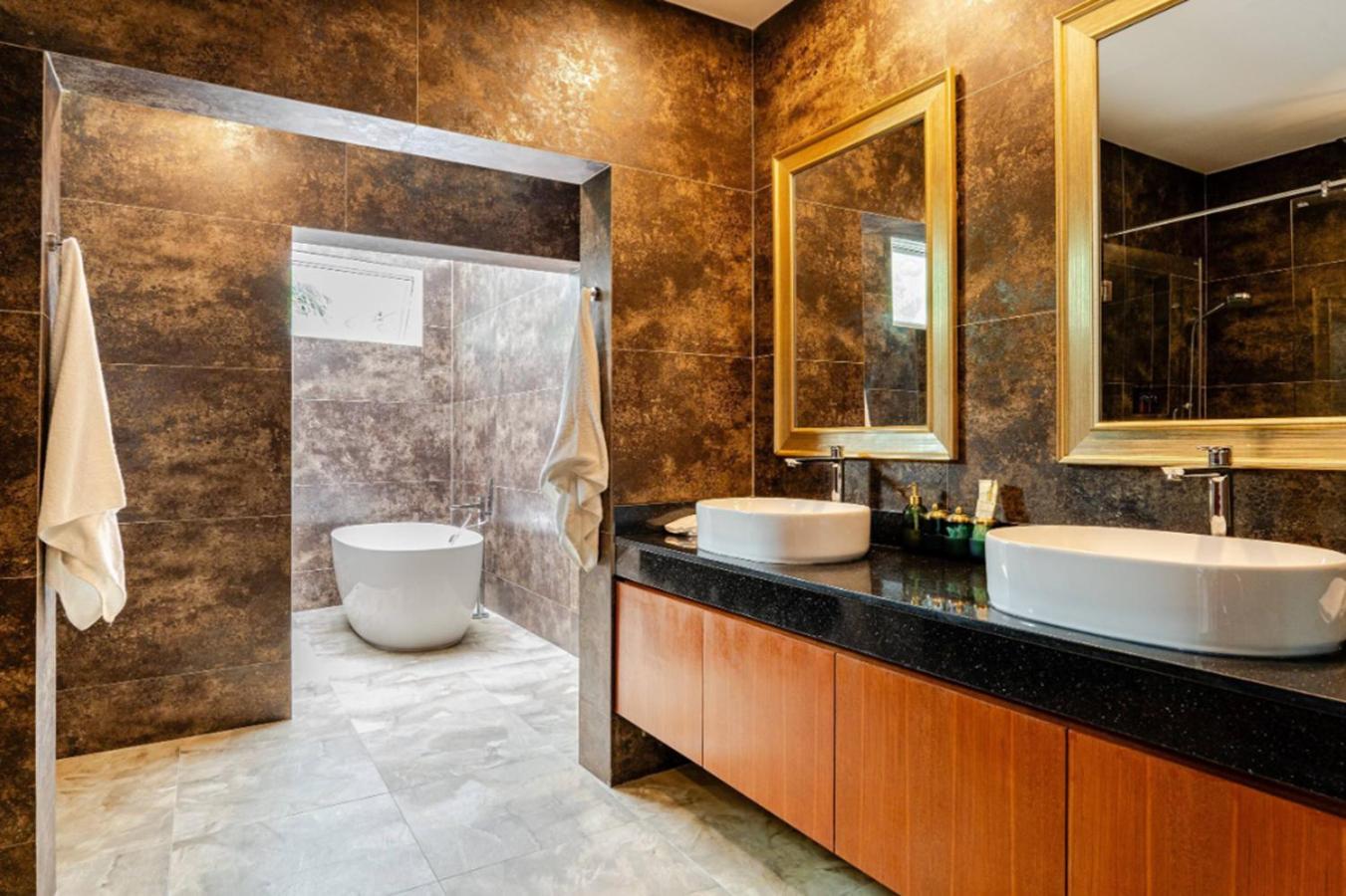 Kyerra 88-16 An Exquisite Mansion With Eclectic Interiors Phuket