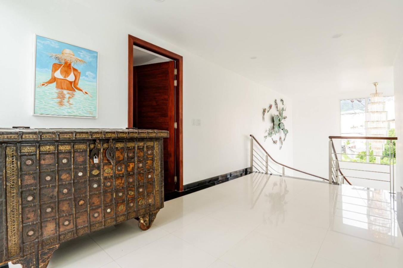 Kyerra 88-16 An Exquisite Mansion With Eclectic Interiors