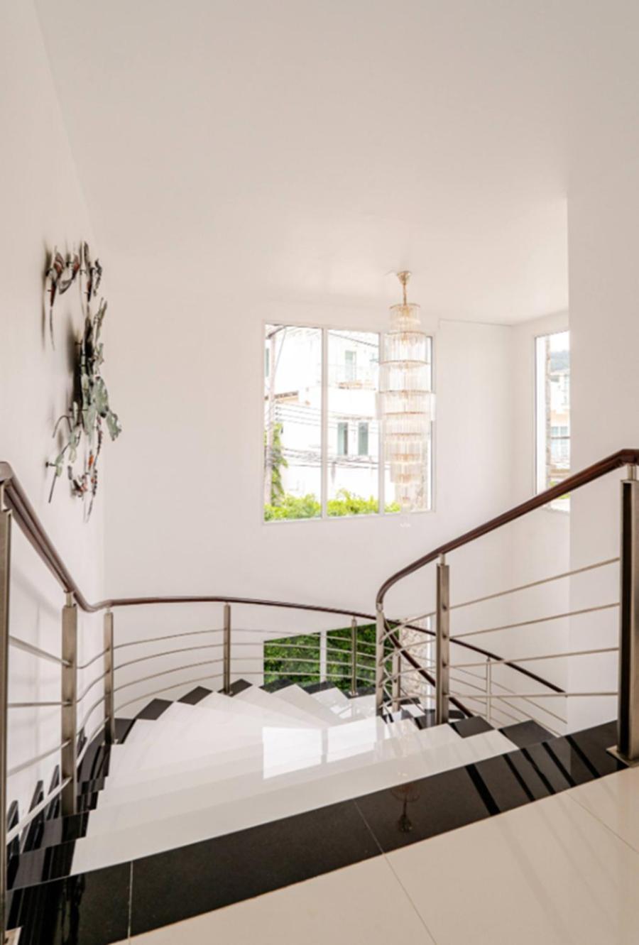 Kyerra 88-16 An Exquisite Mansion With Eclectic Interiors Villa *