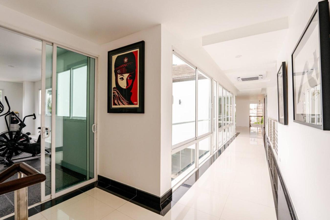 Villa Kyerra 88-16 An Exquisite Mansion With Eclectic Interiors *