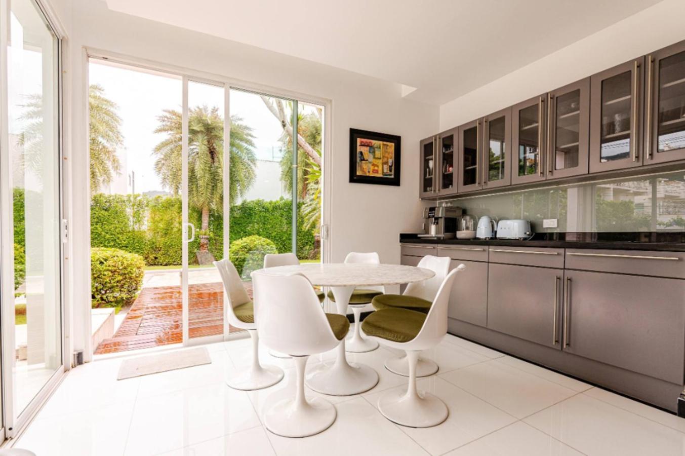 Kyerra 88-16 An Exquisite Mansion With Eclectic Interiors * Phuket