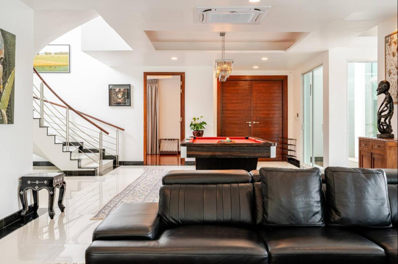 Kyerra 88-16 An Exquisite Mansion With Eclectic Interiors Villa