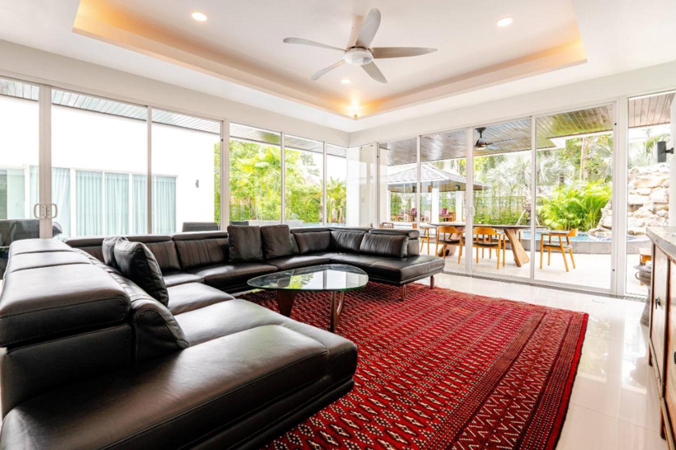 Villa Kyerra 88-16 An Exquisite Mansion With Eclectic Interiors