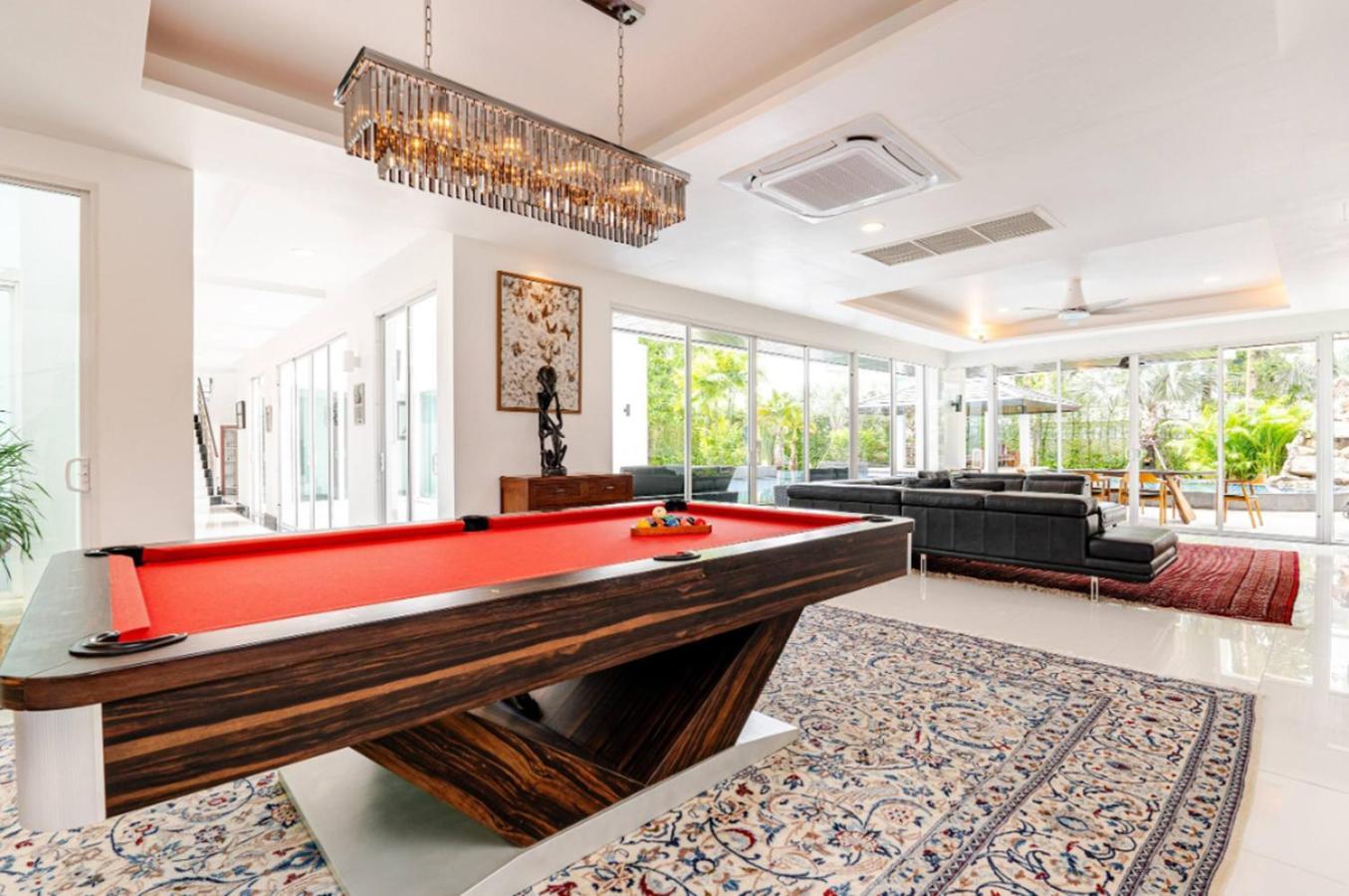Kyerra 88-16 An Exquisite Mansion With Eclectic Interiors Villa
