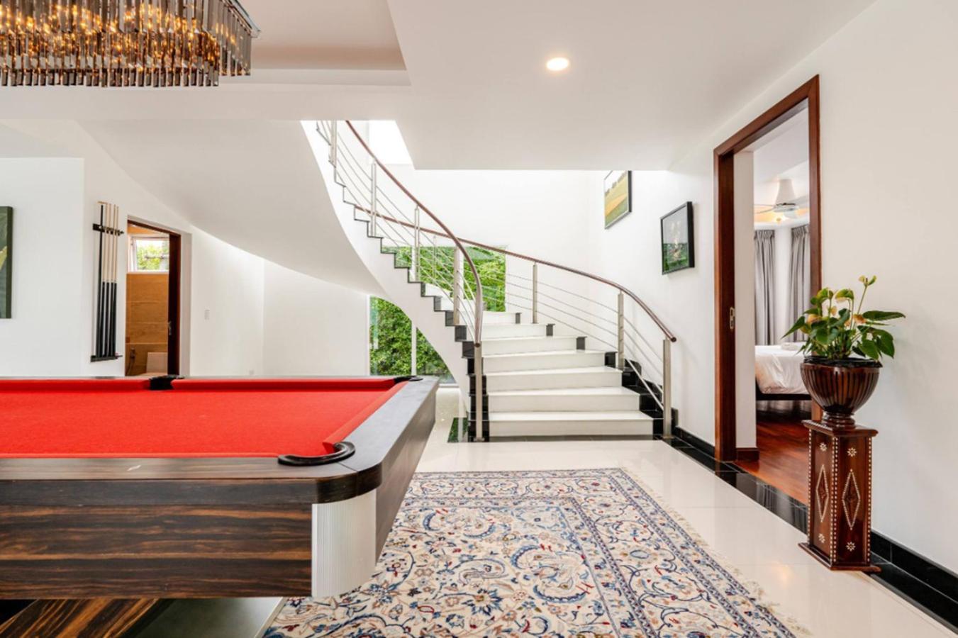Kyerra 88-16 An Exquisite Mansion With Eclectic Interiors Villa *