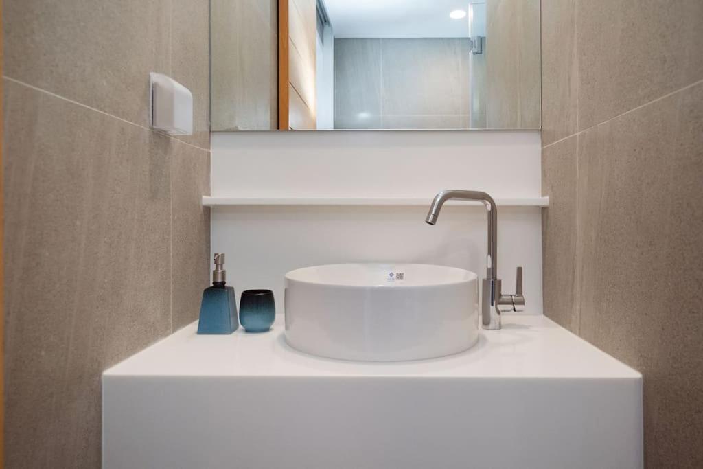 New 1 Bedroom In Laguna *