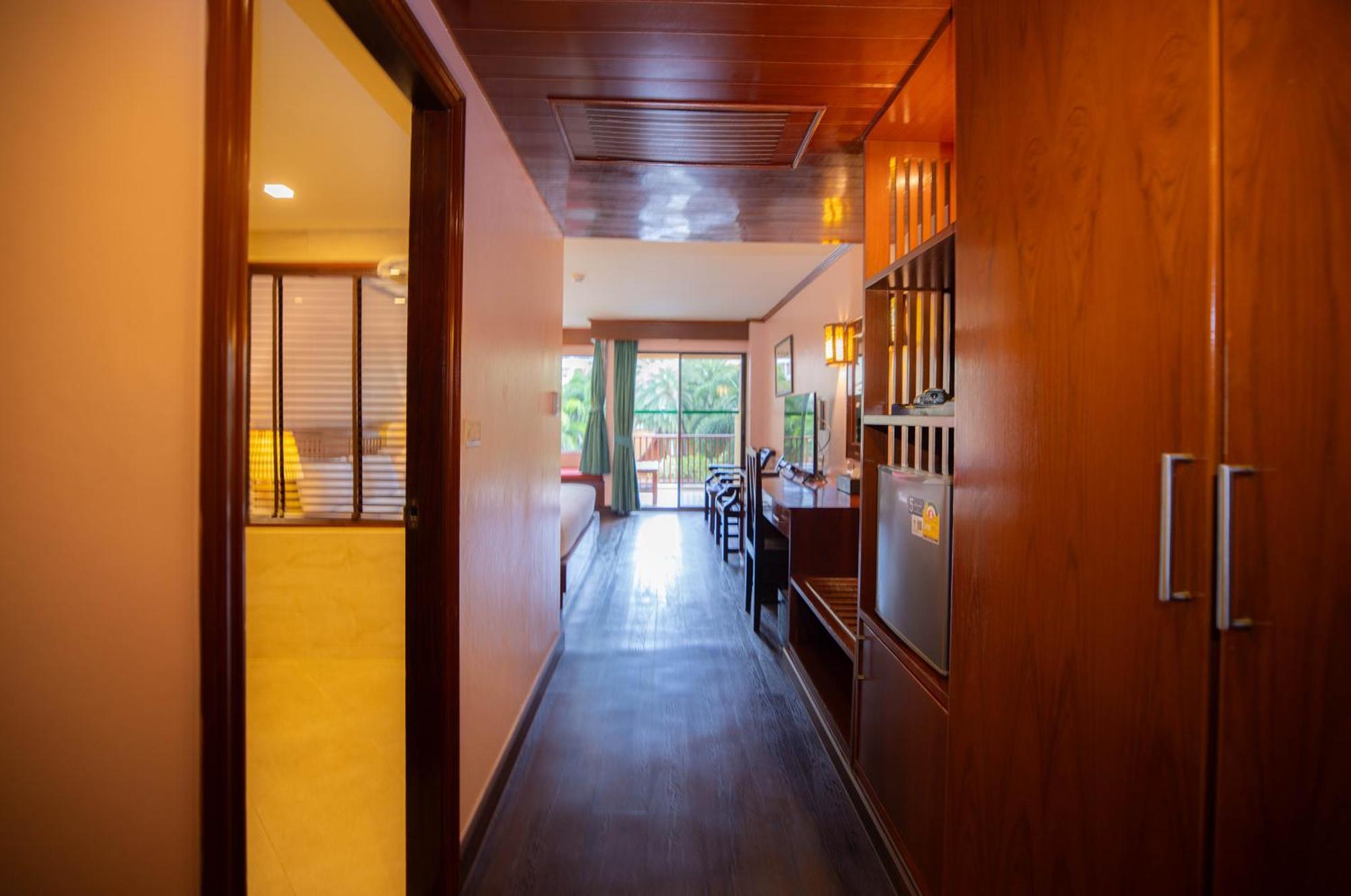 Baumanburi 4* Patong