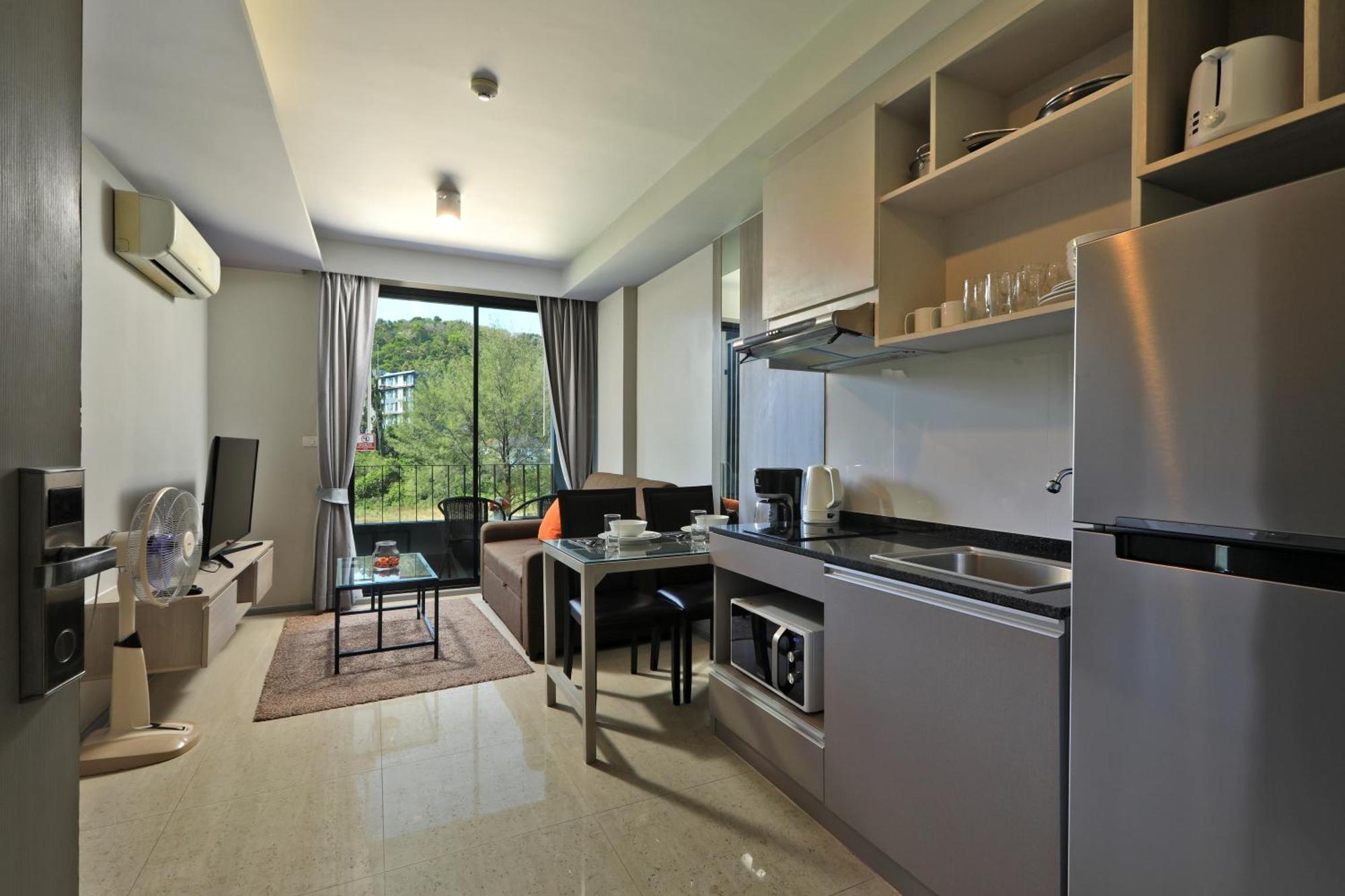 Walking To Surin By Capital Pro Apartment