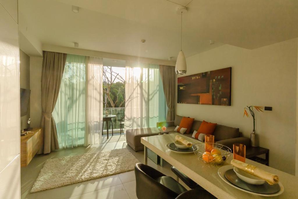 Apartment 2Bdr Apartment Oceanstone Laguna By Capital Pro