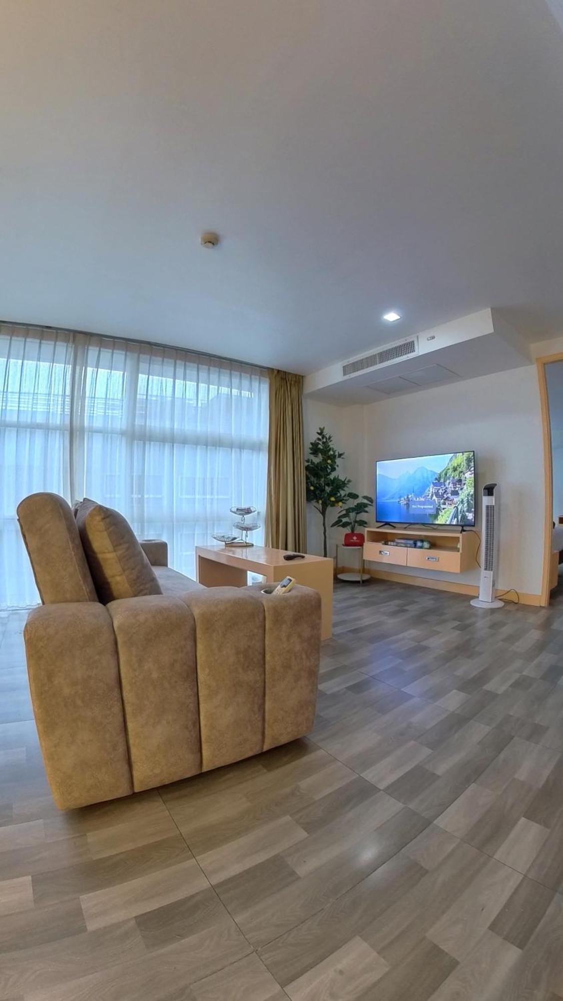 The Kris Two Bedrooms Apartment *