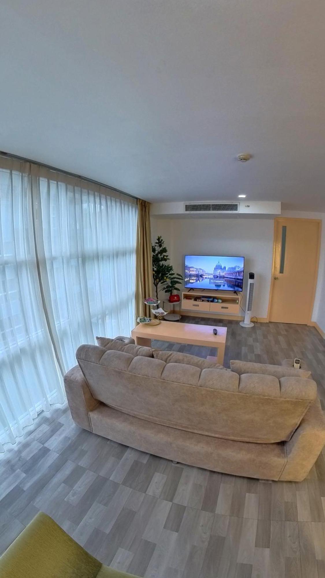 The Kris Two Bedrooms Apartment *