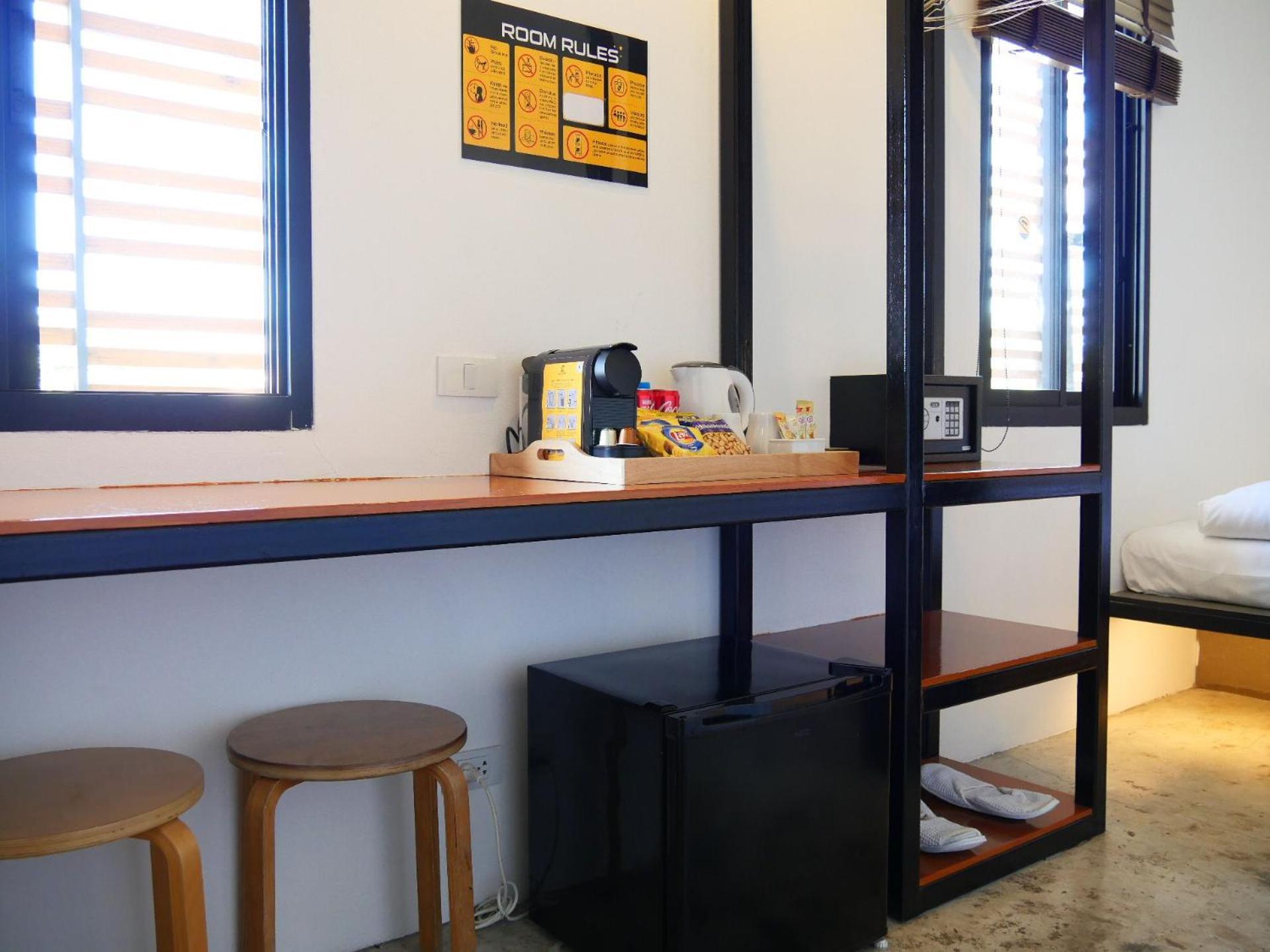 Book A Bed Poshtel - Sha Hostel