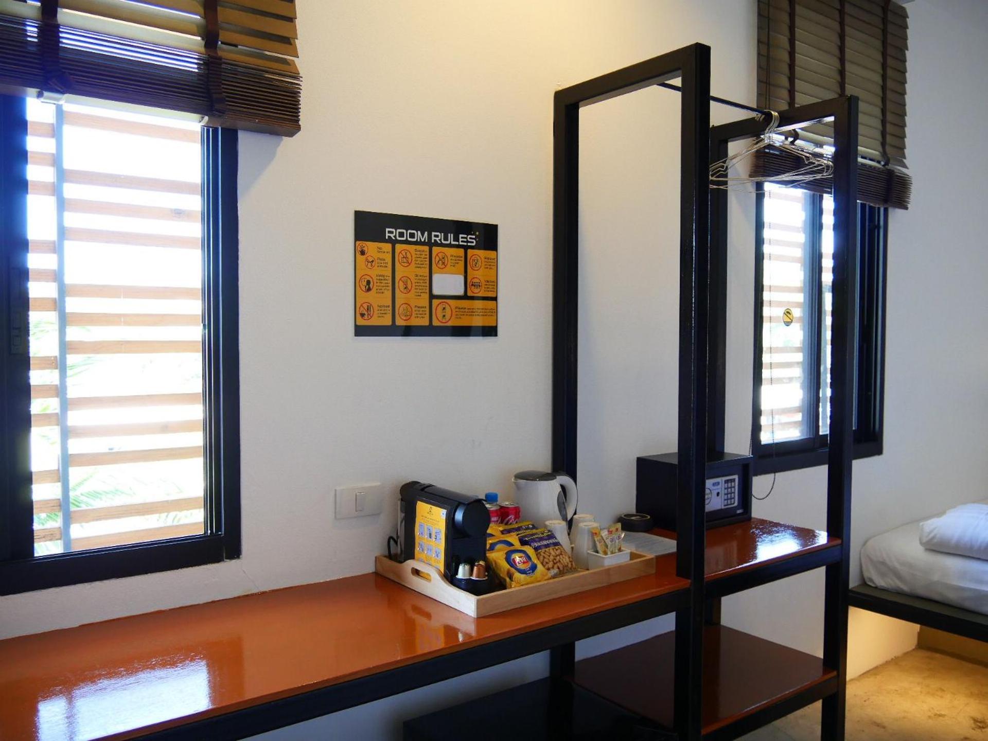 Hostel Book A Bed Poshtel - Sha Phuket