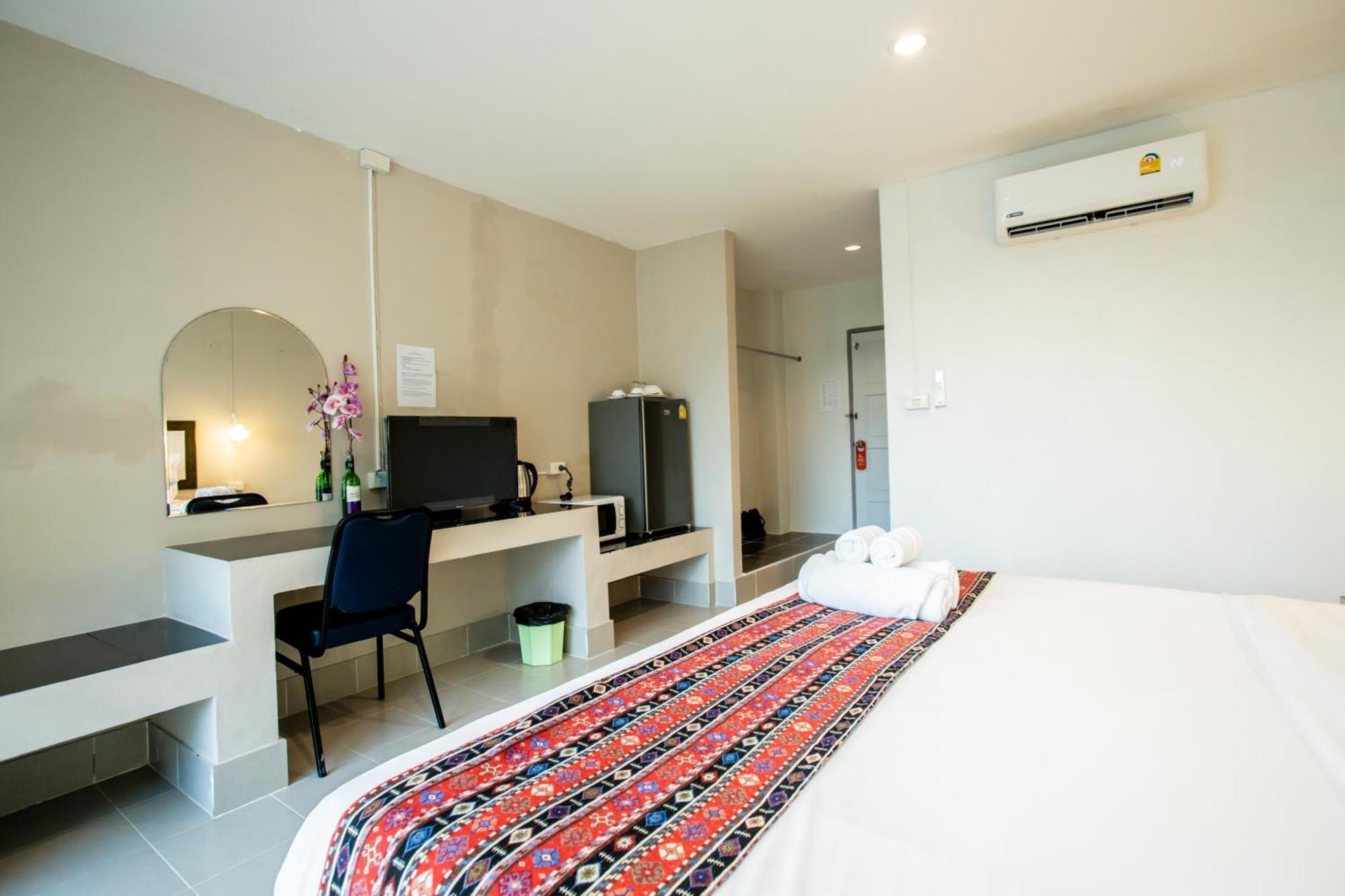 Tri's Miracle Side Aparthotel