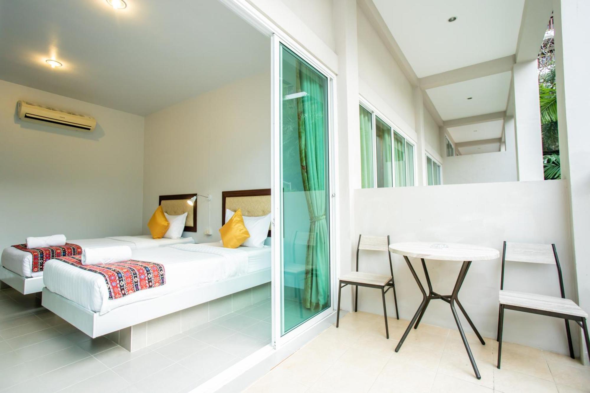 Aparthotel Tri's Miracle Side