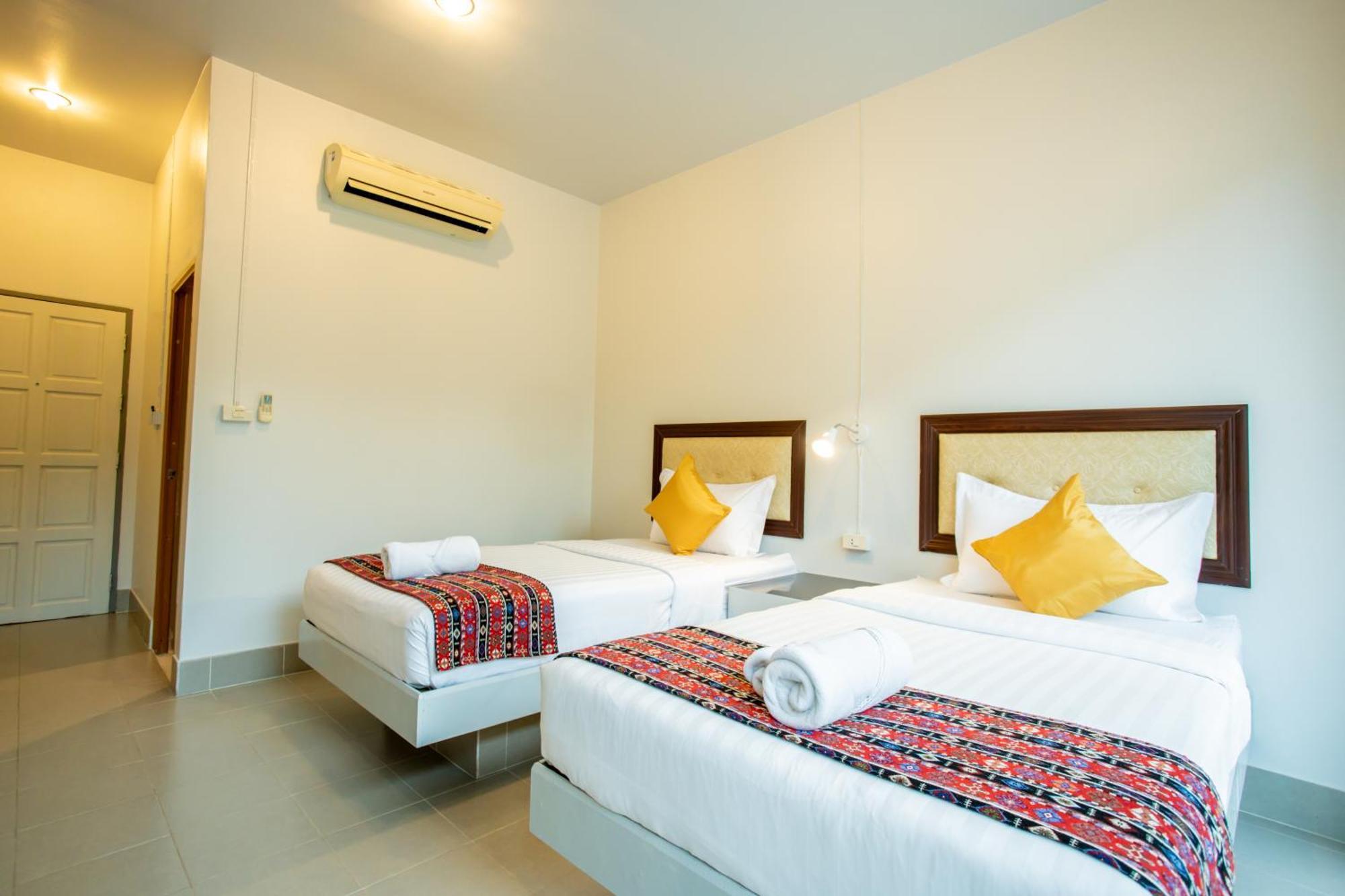 Tri's Miracle Side Aparthotel