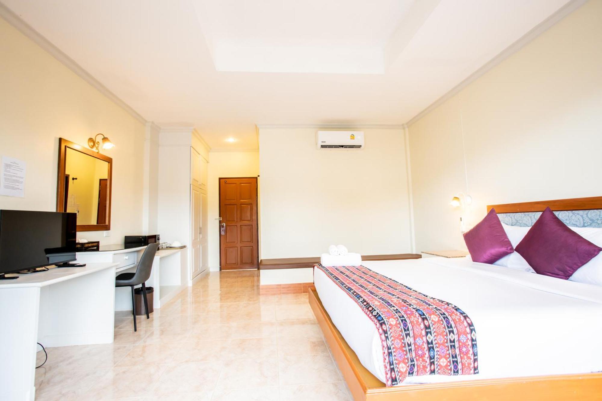 Aparthotel Tri's Miracle Side