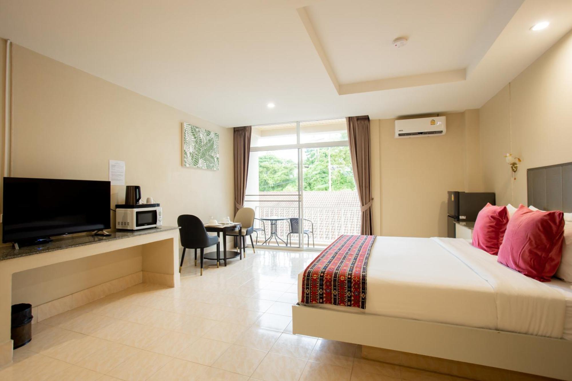 Tri's Miracle Side * Kata Beach (Phuket)