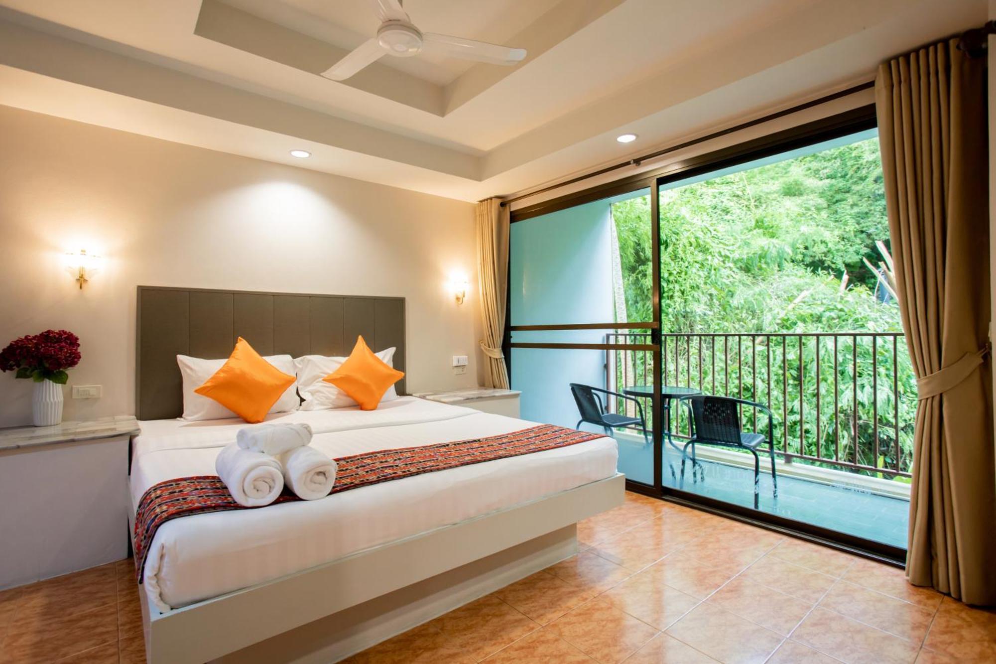 Tri's Miracle Side * Kata Beach (Phuket)