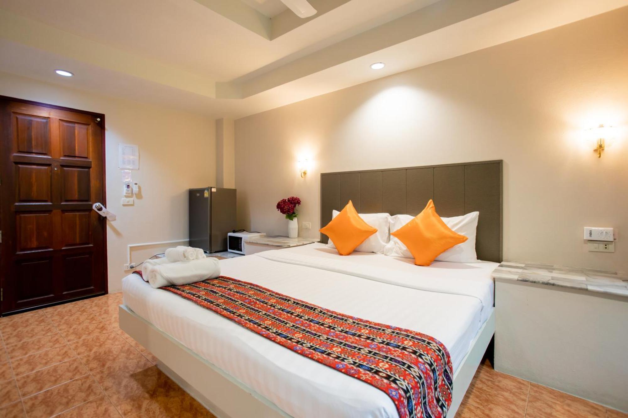 Tri's Miracle Side Aparthotel
