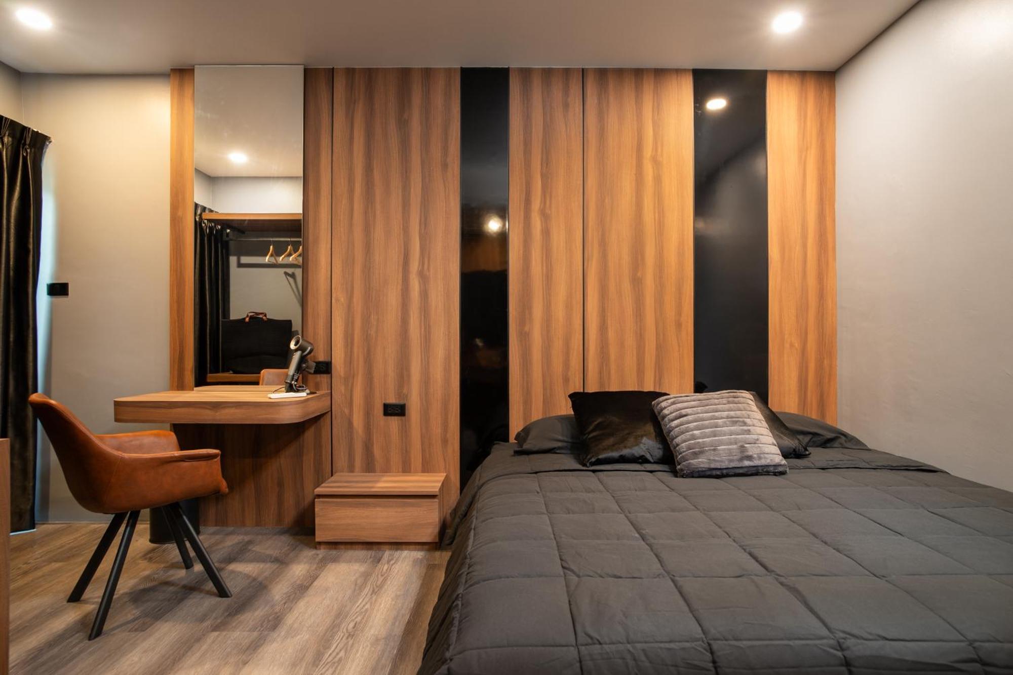 3 Double U - Kalim Sea View Apartment Patong