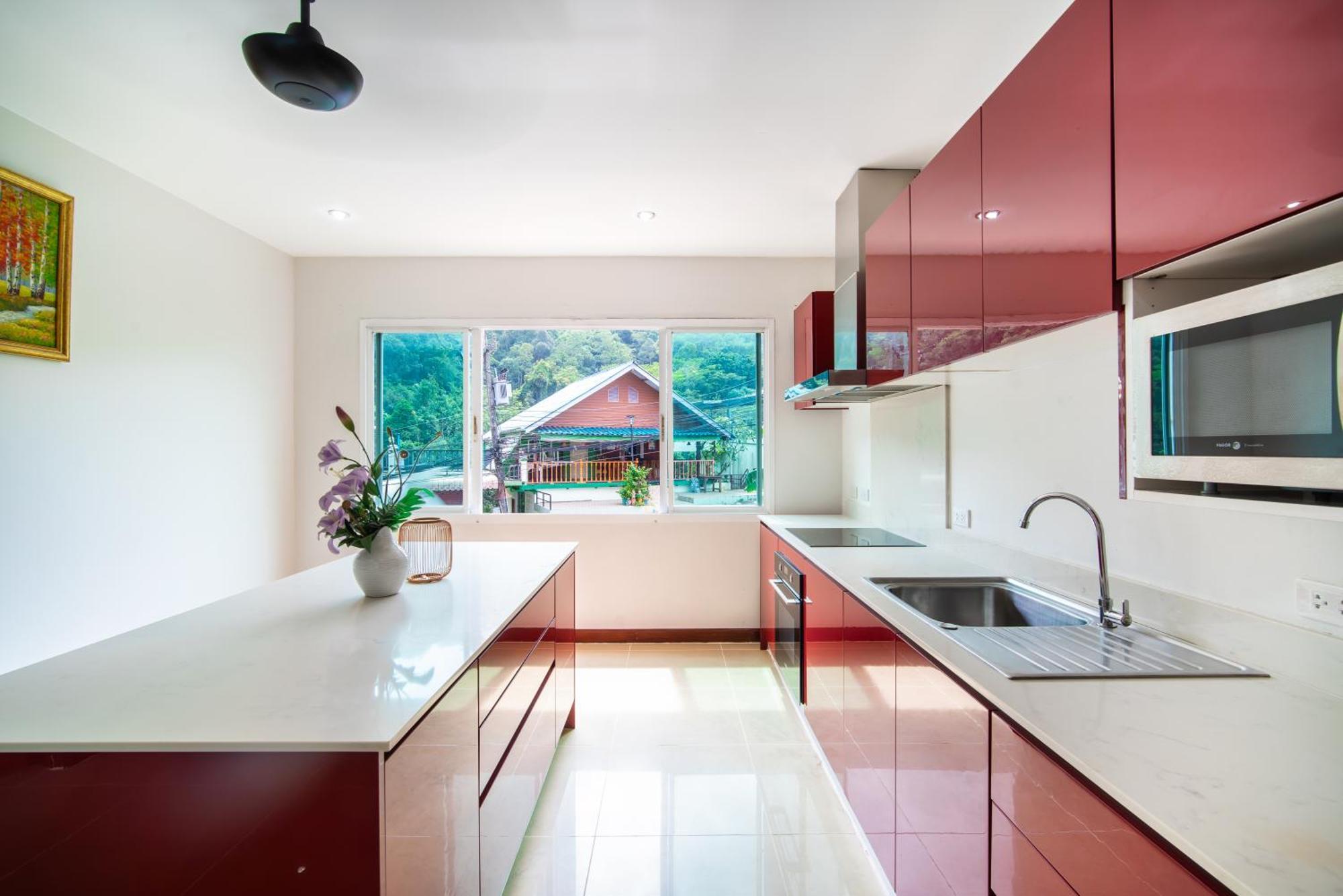 Villa Villa3 四卧海景泳池别墅 近班赞海鲜市场 中英泰三语服务 Patong