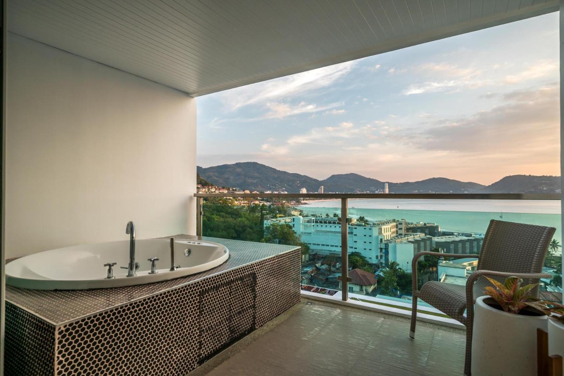 Private Sea View With Jacuzzi At Baycliff *