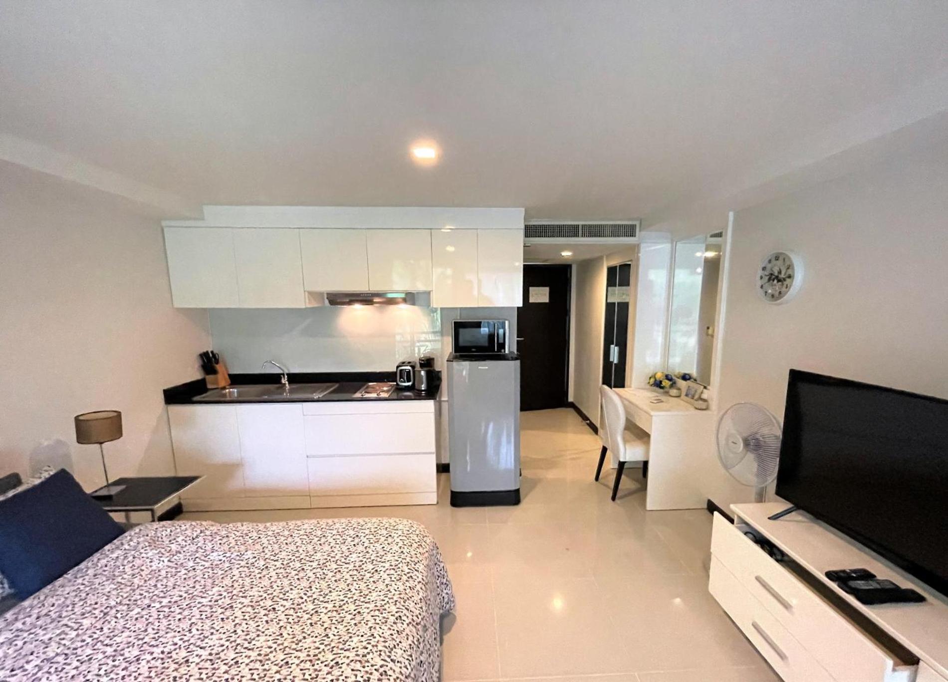 At Kris Bangtao By Lofty Apartment
