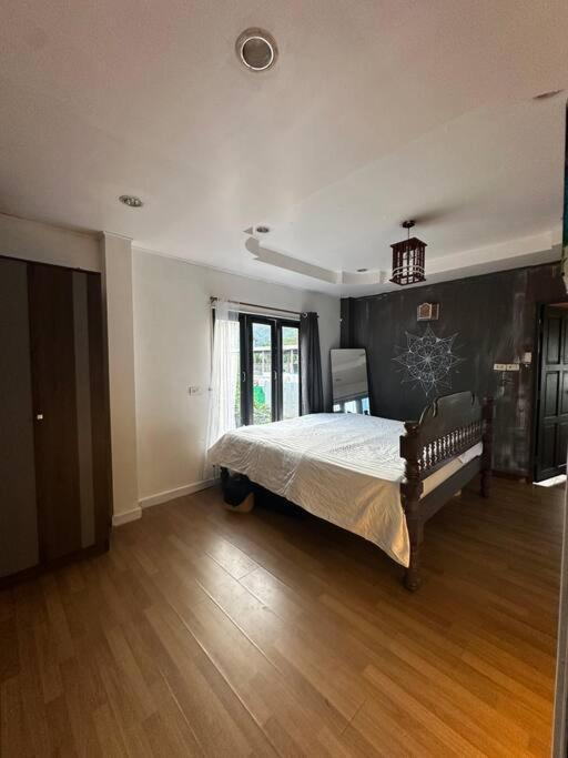 Vakantiehuis двухэтажный дом в саду с видом на будду 3 комнаты, 2 террасы Phuket