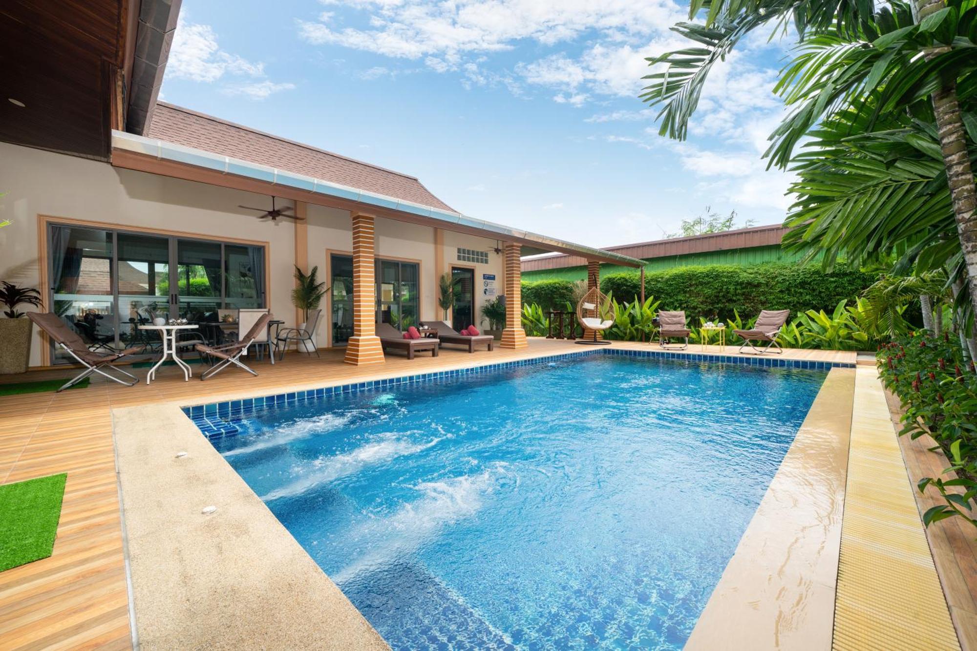 Luxury Pool Garden