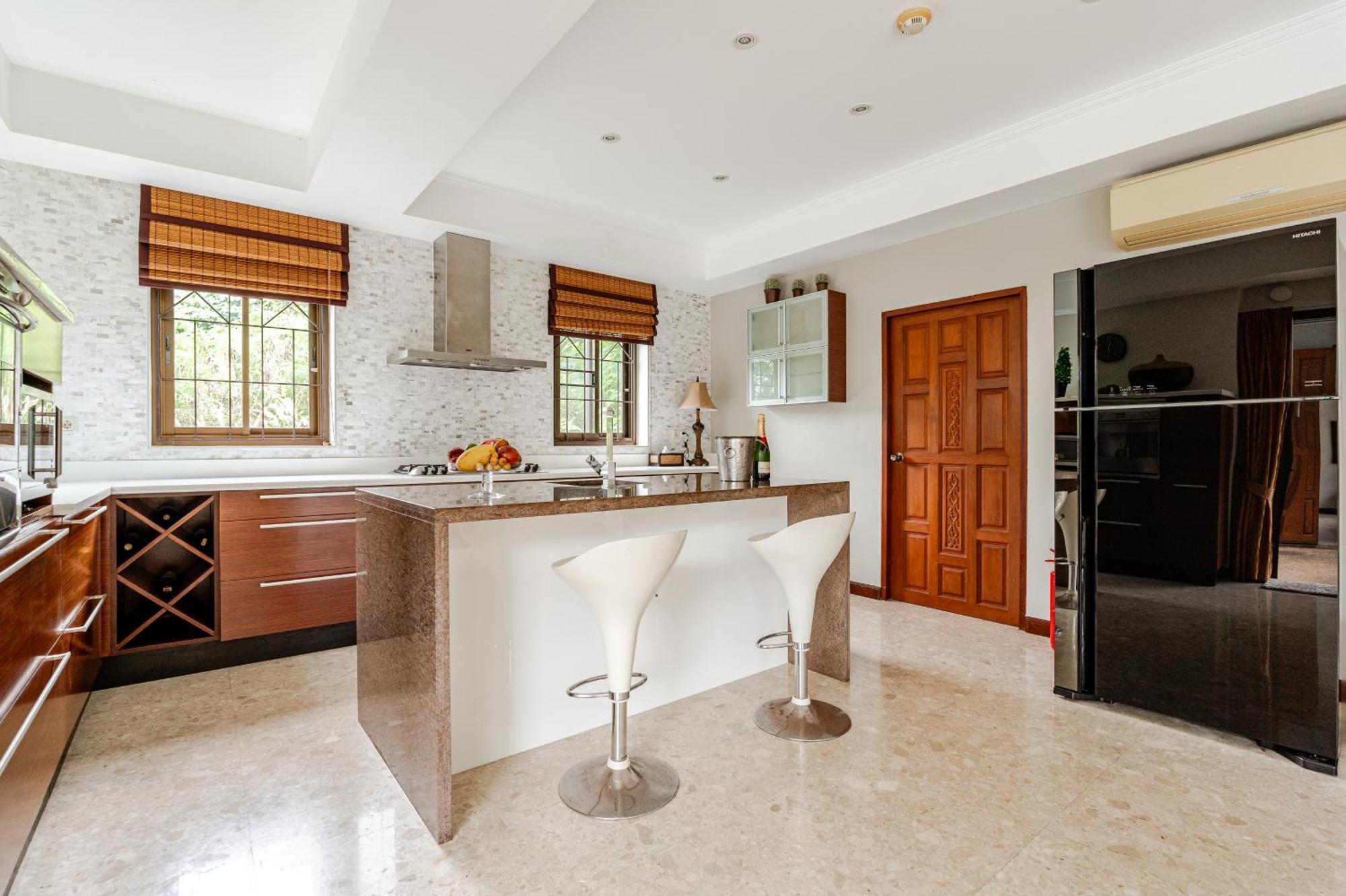 Villa Luxury 4br With Pool & Ocean Views On