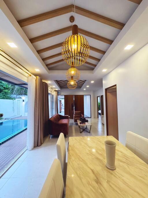 Villa Luxury Pool In Phuket