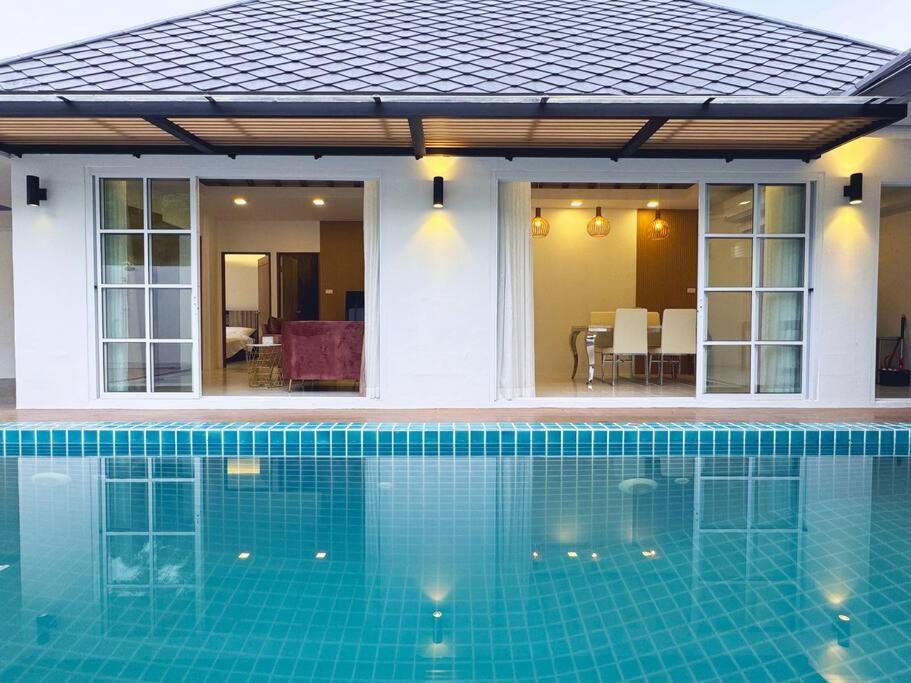Luxury Pool In Phuket