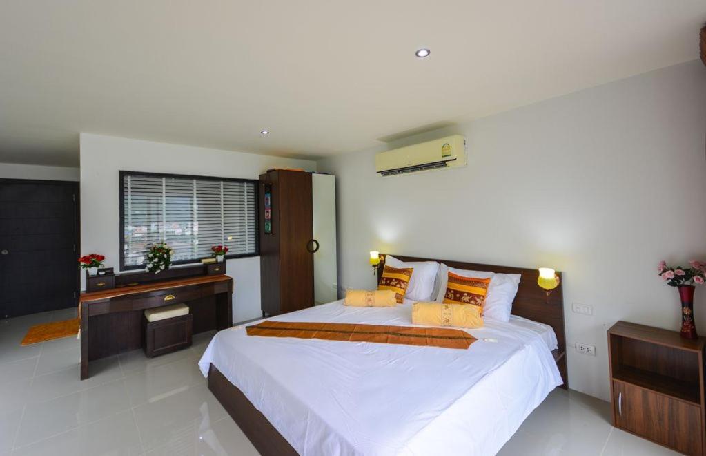 Apartment Phuketbnbdotcom, Poolmountainveiws, Large Balcony