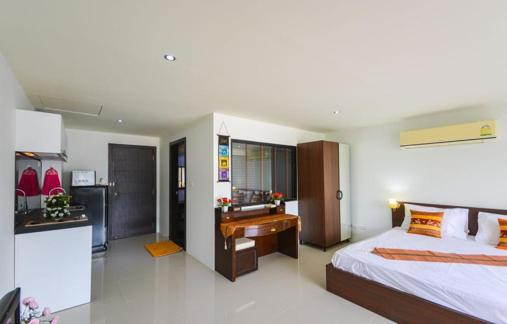 Phuketbnbdotcom, Poolmountainveiws, Large Balcony Apartment *