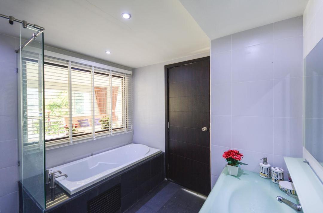 Phuketbnbdotcom, Poolmountainveiws, Large Balcony Apartment *