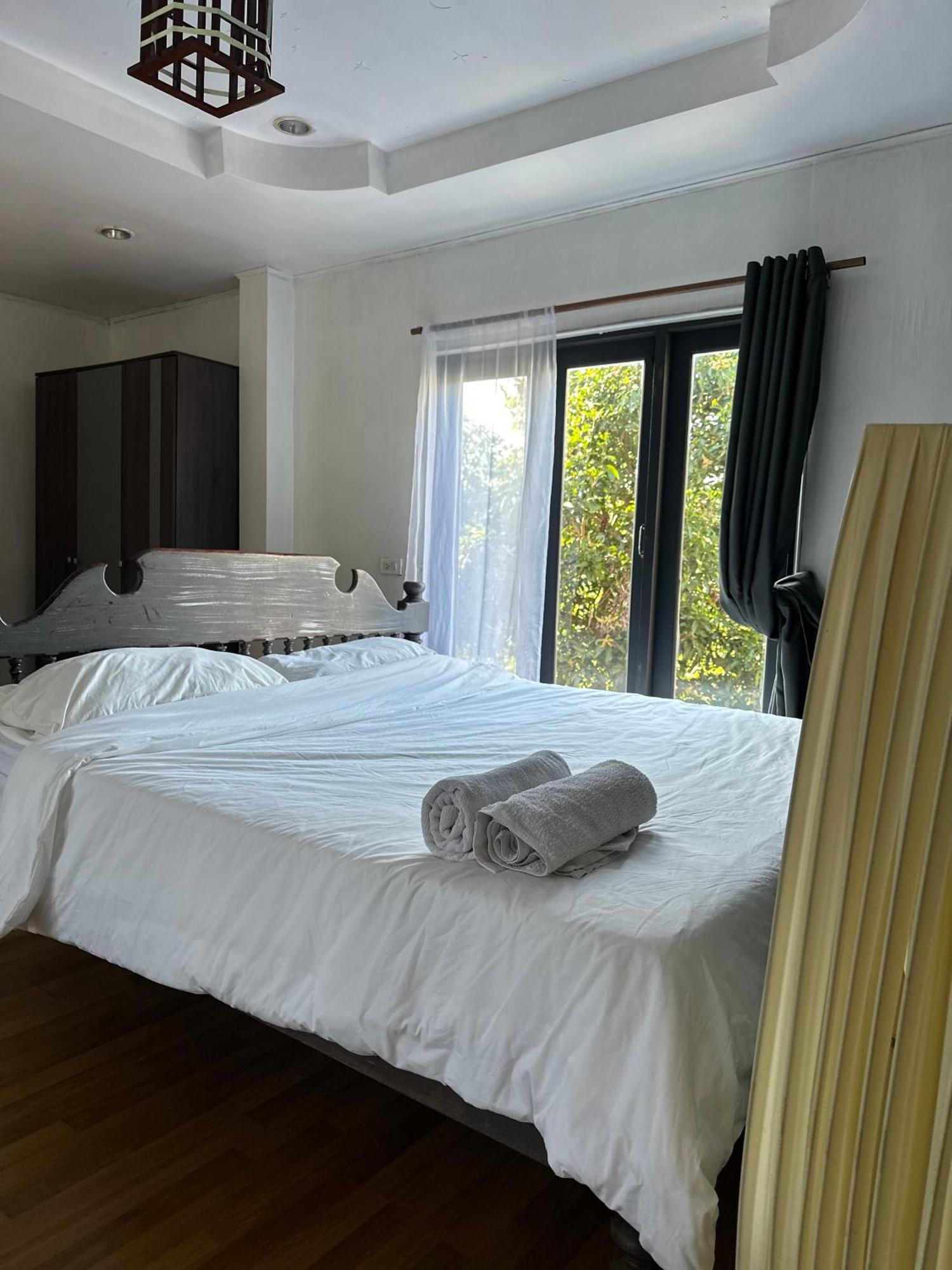 двухэтажный дом в саду с видом на будду 3 комнаты, 2 террасы Vakantiehuis