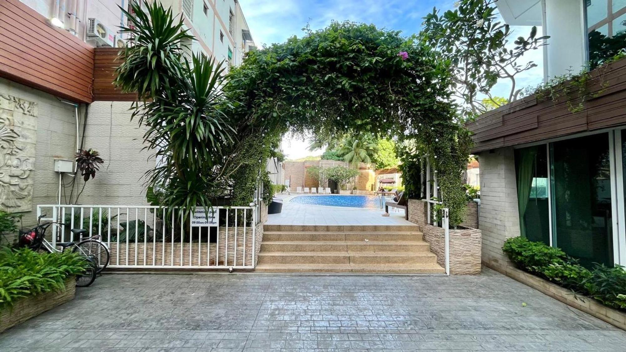 Partial Seaview On 11 Floor Near Jungceylon, Bangla Street * Patong