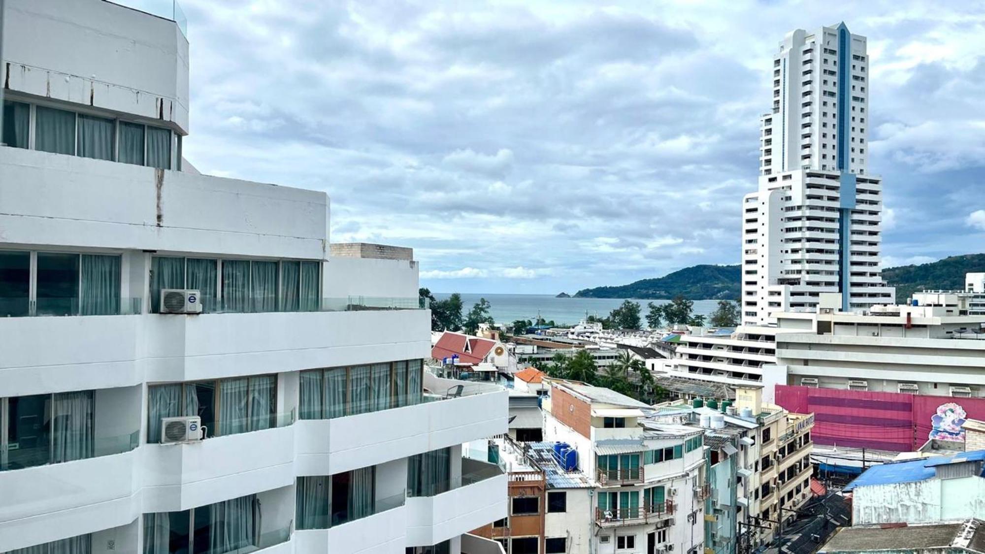 Partial Seaview On 11 Floor Near Jungceylon, Bangla Street Apartment