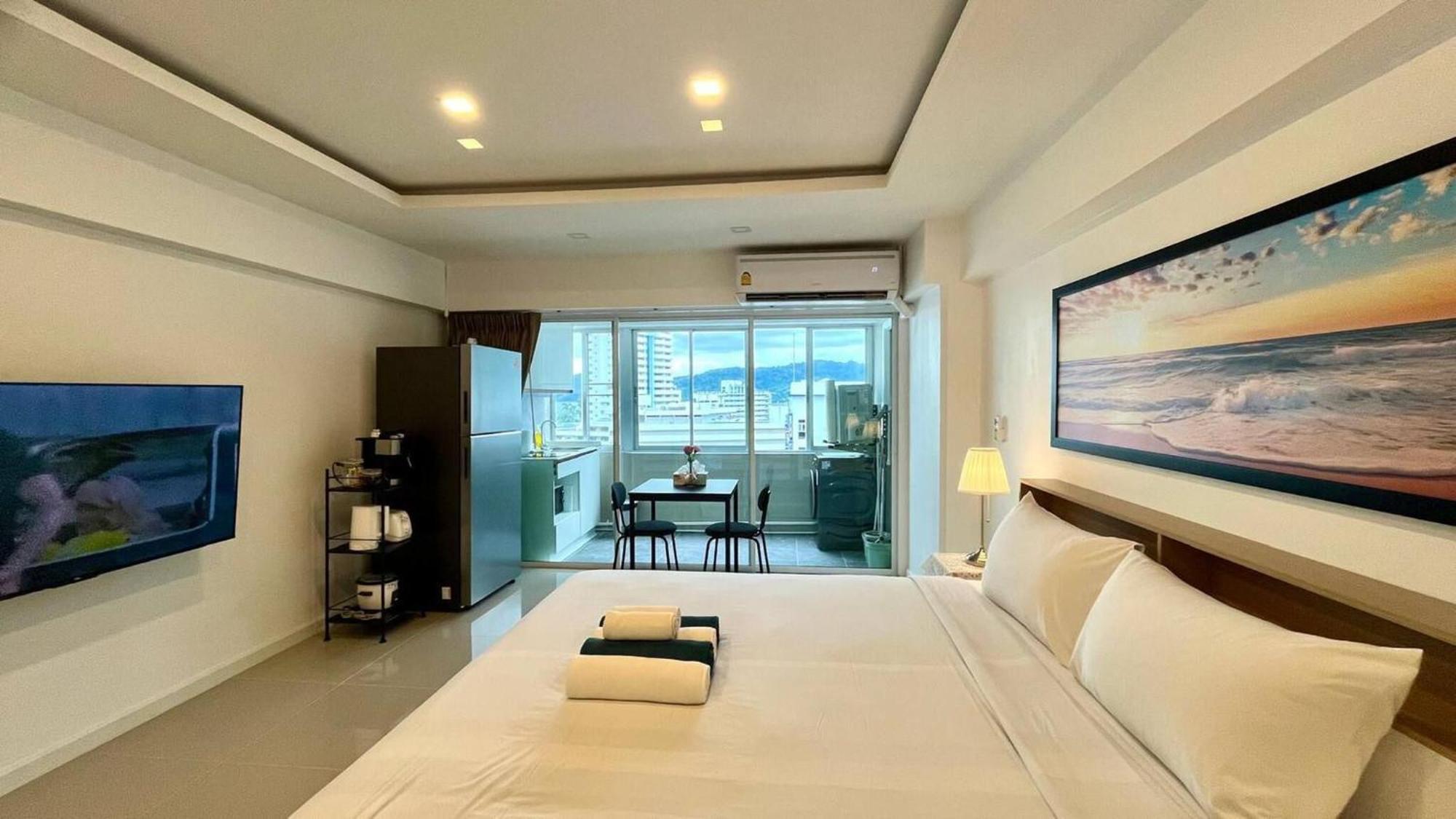 Partial Seaview On 11 Floor Near Jungceylon, Bangla Street Apartment