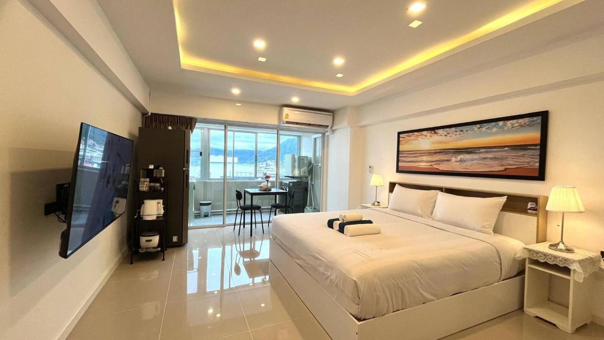 Partial Seaview On 11 Floor Near Jungceylon, Bangla Street * Patong