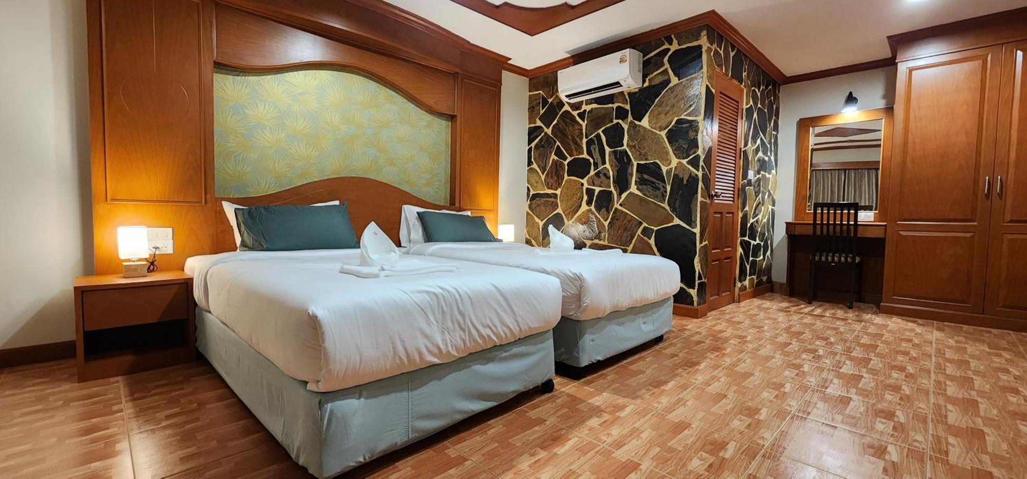 Arya Inn *