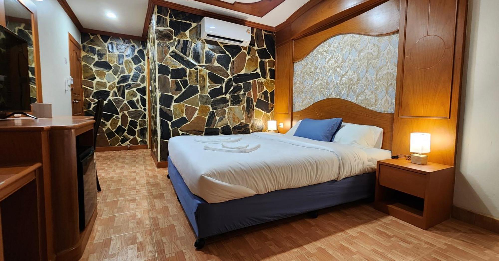 Inn Arya Patong
