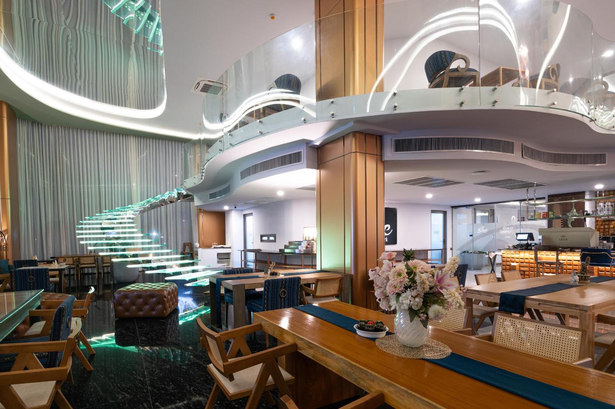Hotel The Blue Mavi Chalong