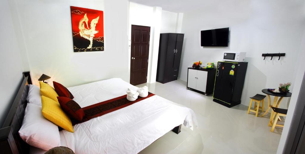 Hostel Beehive Magenta Patong *