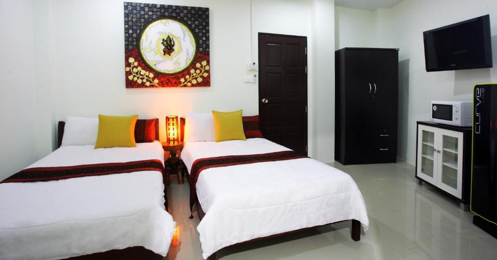 Beehive Magenta Patong