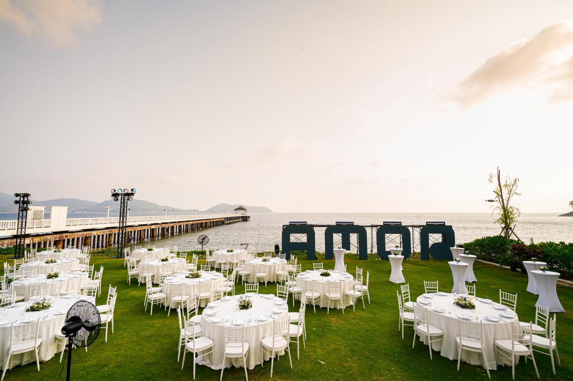 Resort Thavorn Beach Village & Spa Phuket